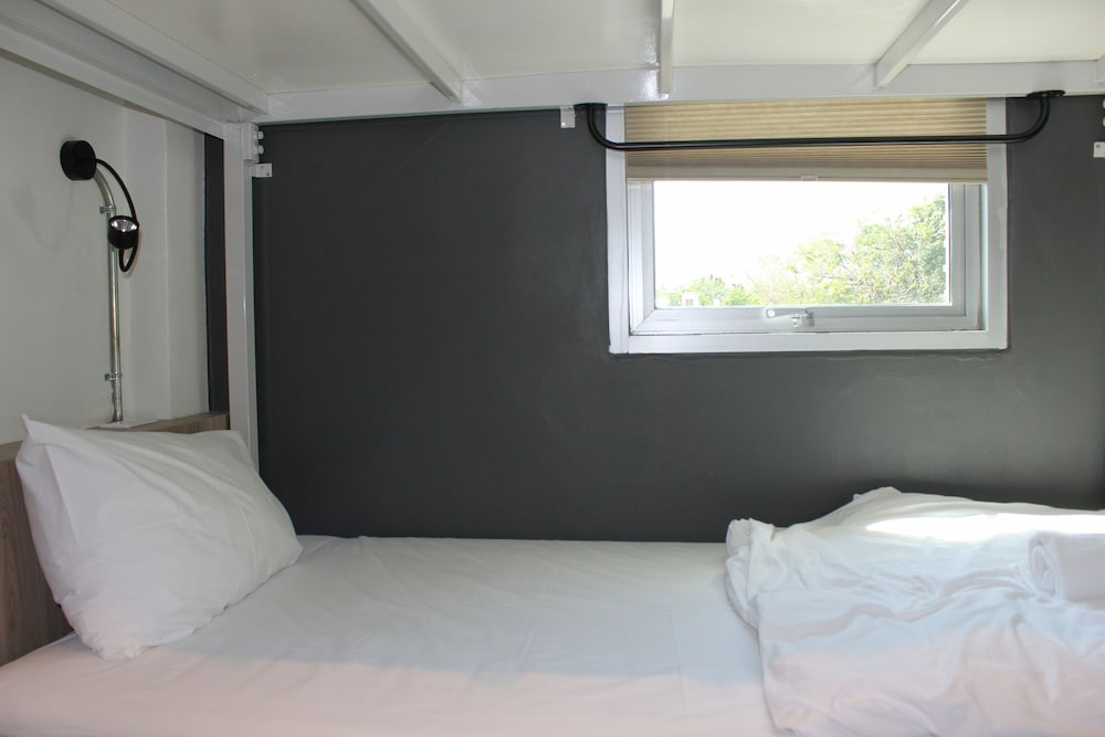 4-Bed Shared Lady Dormitory photo 2