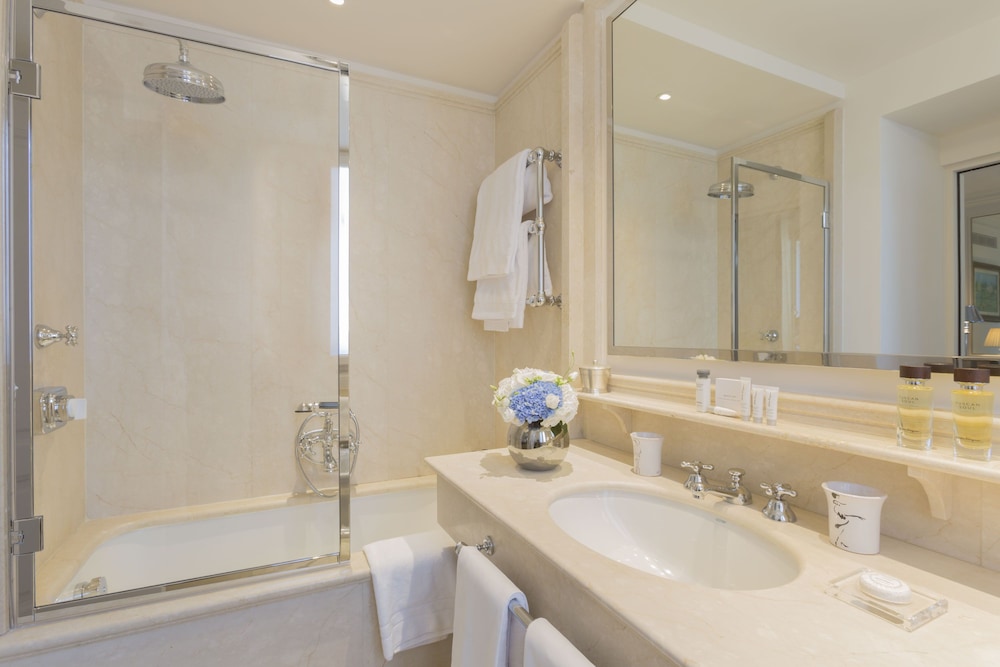 Double Room with One Double Bed and 2 Adults Occupancy (Non Smoking) thumbnail 5