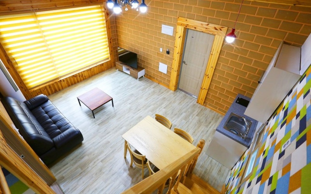 Room (Room No2)