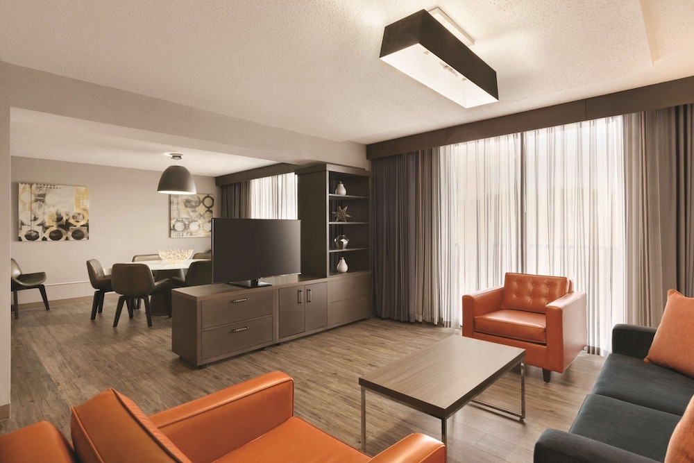 Capital Suite, 1 King Bed, Shower photo 3