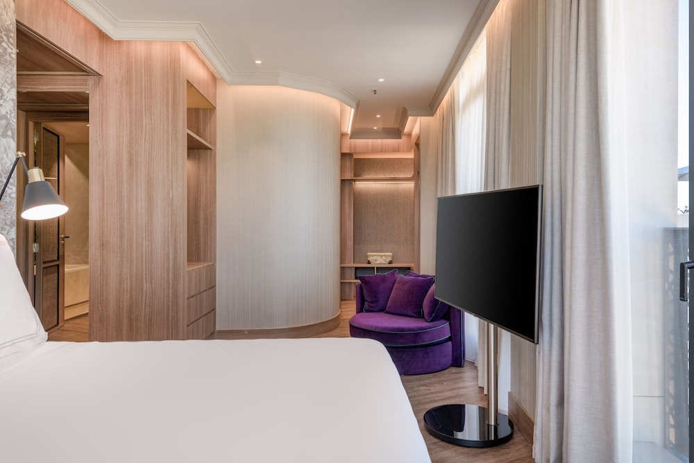 Suite, 1 King Bed, Terrace