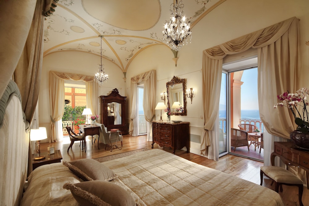 Deluxe Suite, Sea View - Photo 3