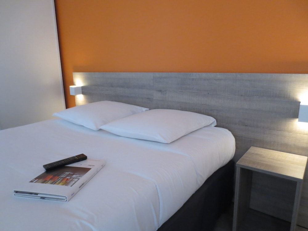 Suite, 1 Queen Bed with Sofa bed, Non Smoking - Photo 2