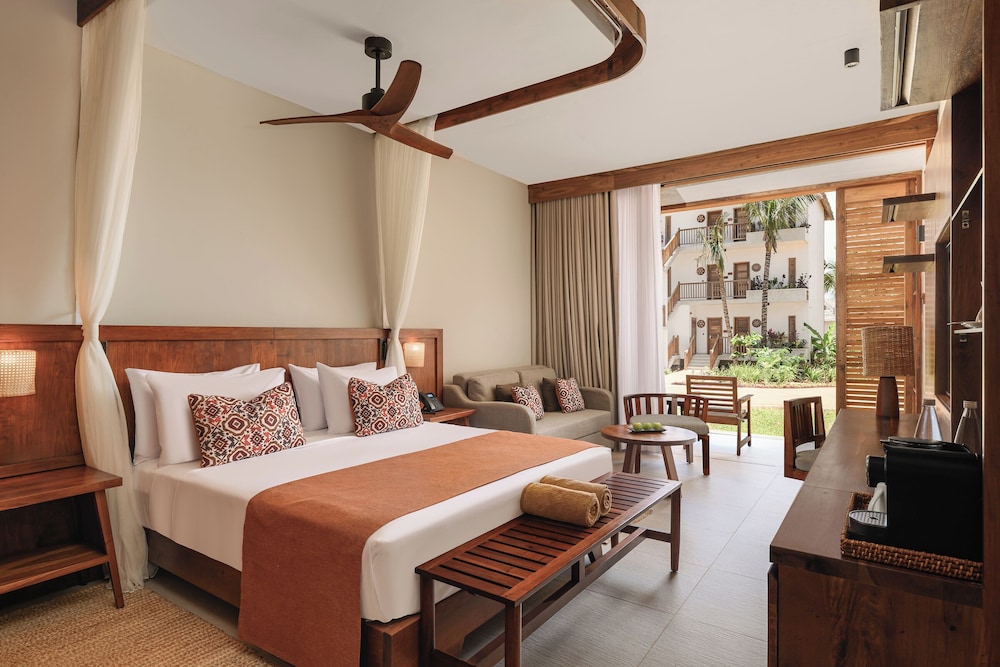 Superior Room, Garden View (1 King Bed or 2 Twin Beds)