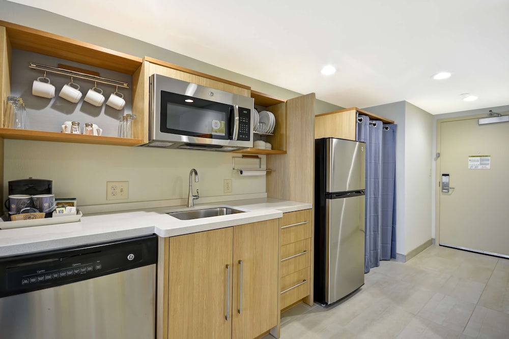 Suite, 1 King Bed, Accessible, Bathtub