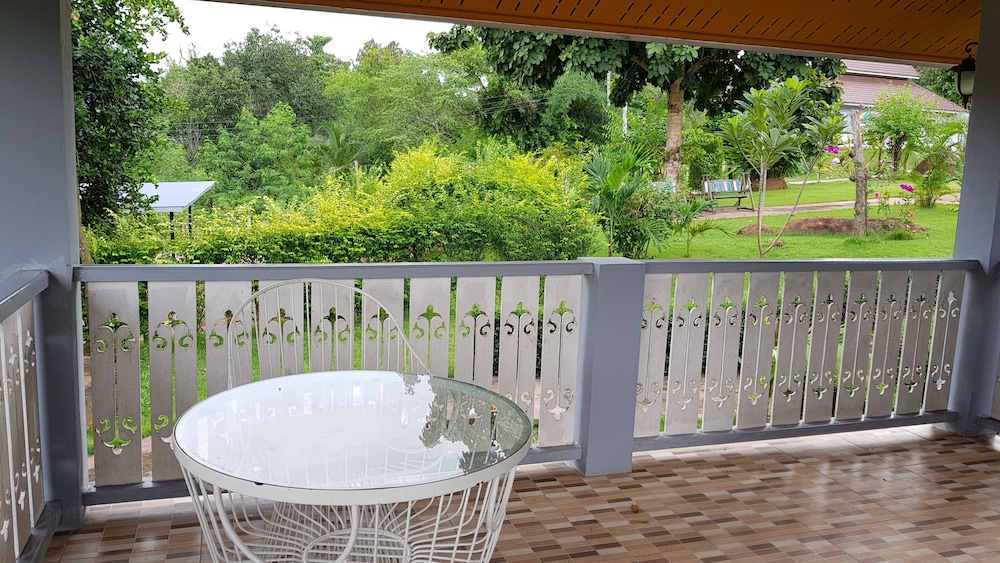 Deluxe Cottage photo 2