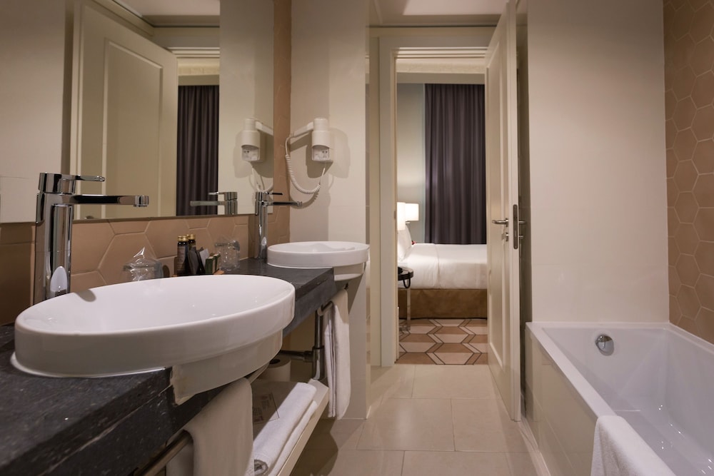 Superior Double or Twin Room - Photo 5