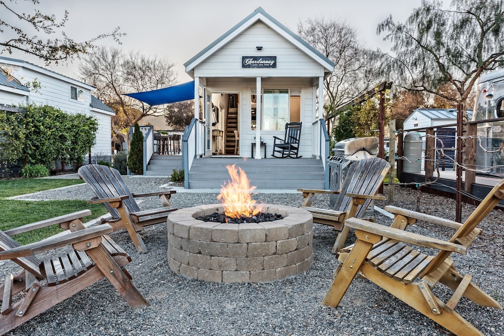 Wine Cottage with firepit photo 1