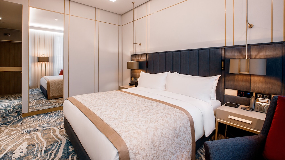 Classic Room, 1 King Bed, Accessible - Photo 2