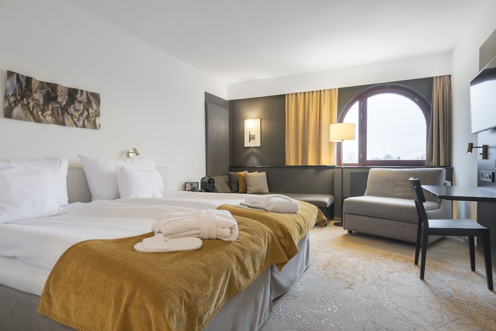 Deluxe Room, Multiple Beds, Non Smoking (2 Single and 1 Person Sofabed) - Photo 4