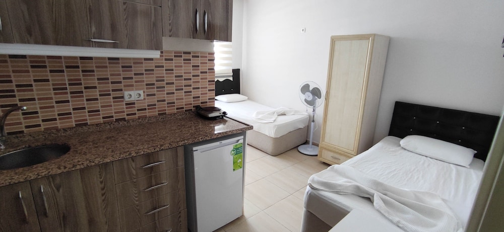 Basic Twin Room photo 3