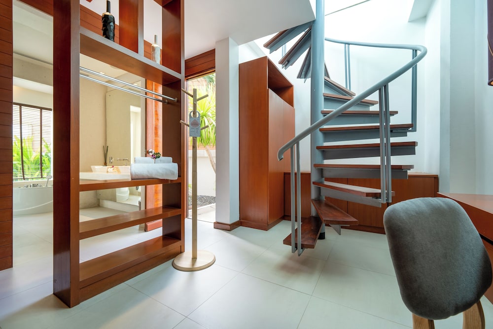 Beachfront Grand Pool Villa (1 Bed) - Photo 10