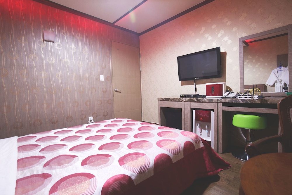 Room (Standard Room) - Photo 3
