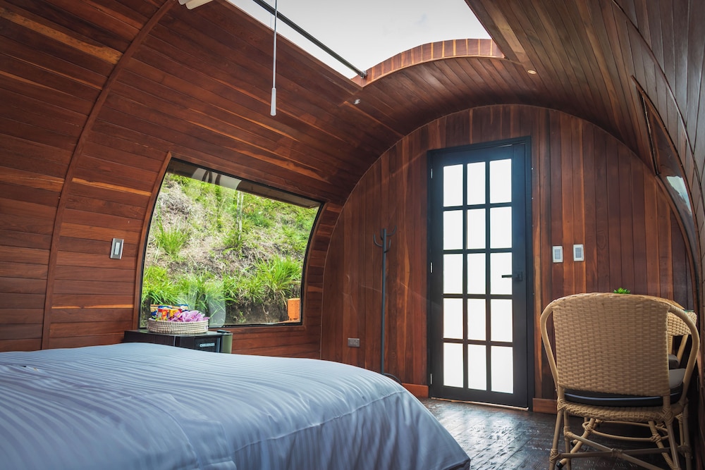 Deluxe Cabin, 1 Queen Bed, Non Smoking, Lake View photo 2