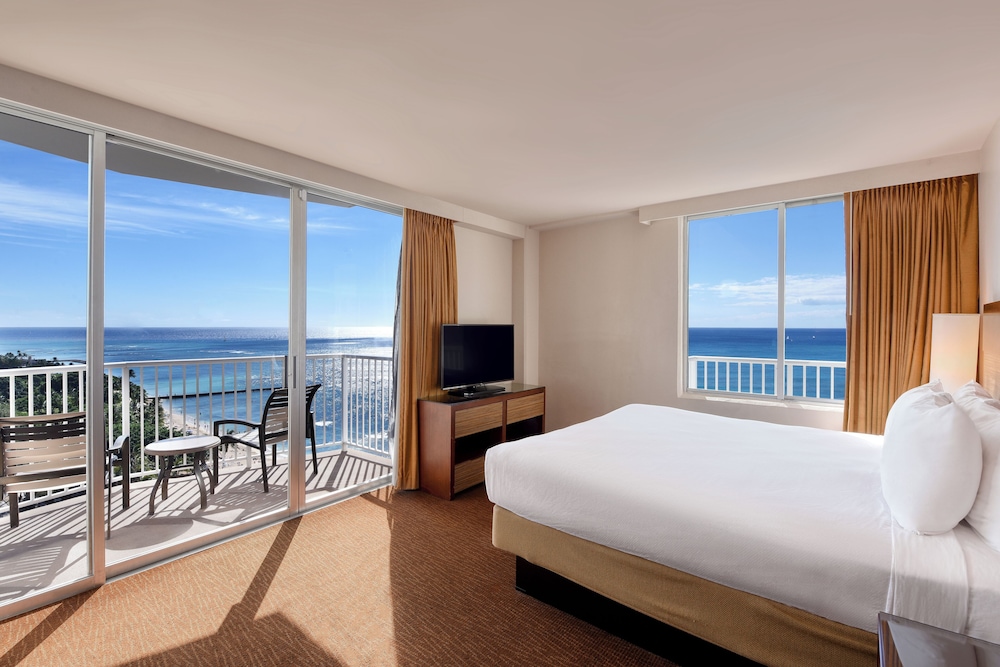 Room, 1 King Bed, Corner (Ocean Front) - Photo 1