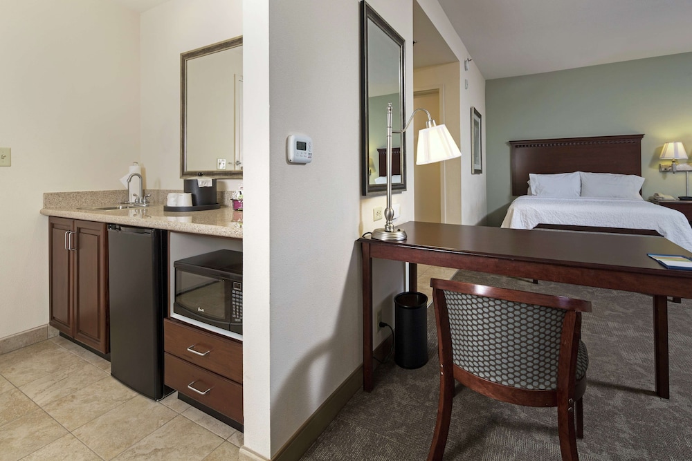 Suite, 1 King Bed, Accessible, Non Smoking - Photo 3