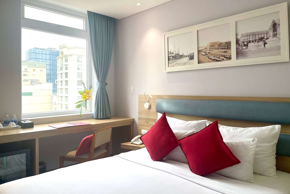Junior Room, 1 Queen Bed photo 1