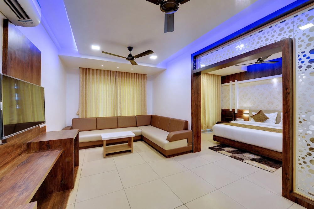 Suite - Photo 2