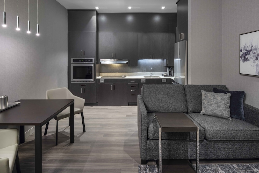 Suite, 1 Bedroom, Corner (Mobility/Hearing Accessible, Tub)