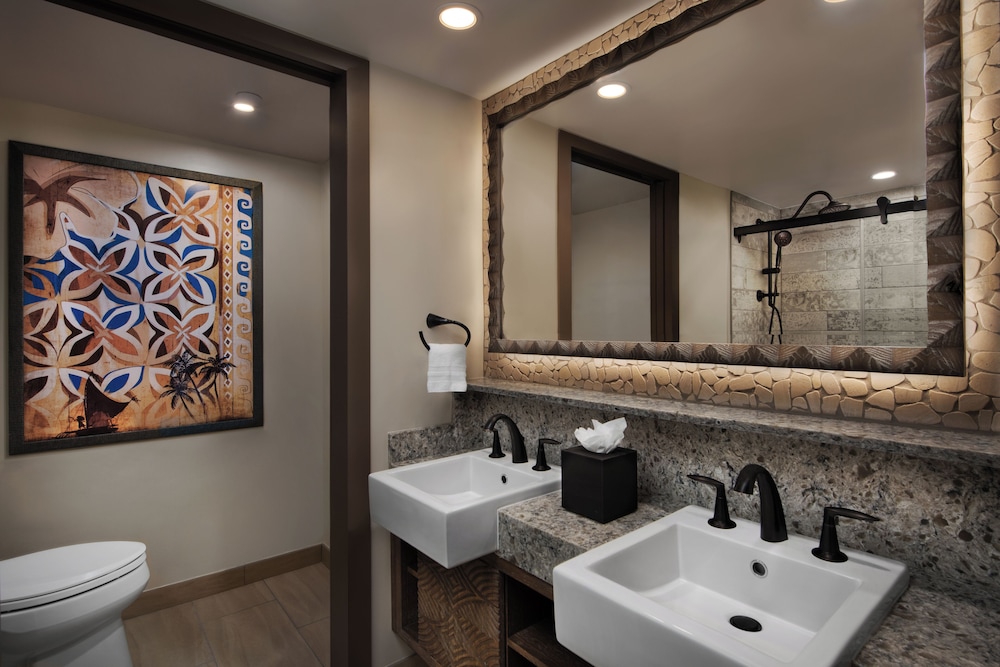 Resort View. Wheelchair Accessible With Roll-in Shower And Option For Hearing Accessibility. 1 King