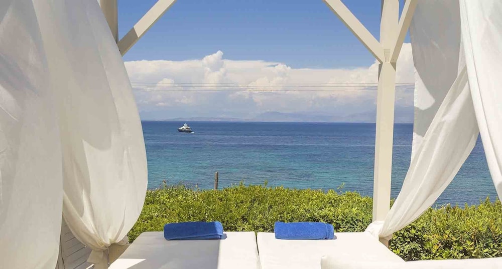 2 Bedrooms Villa Sea View with Private Hot-Tub and Heated Pool photo 3