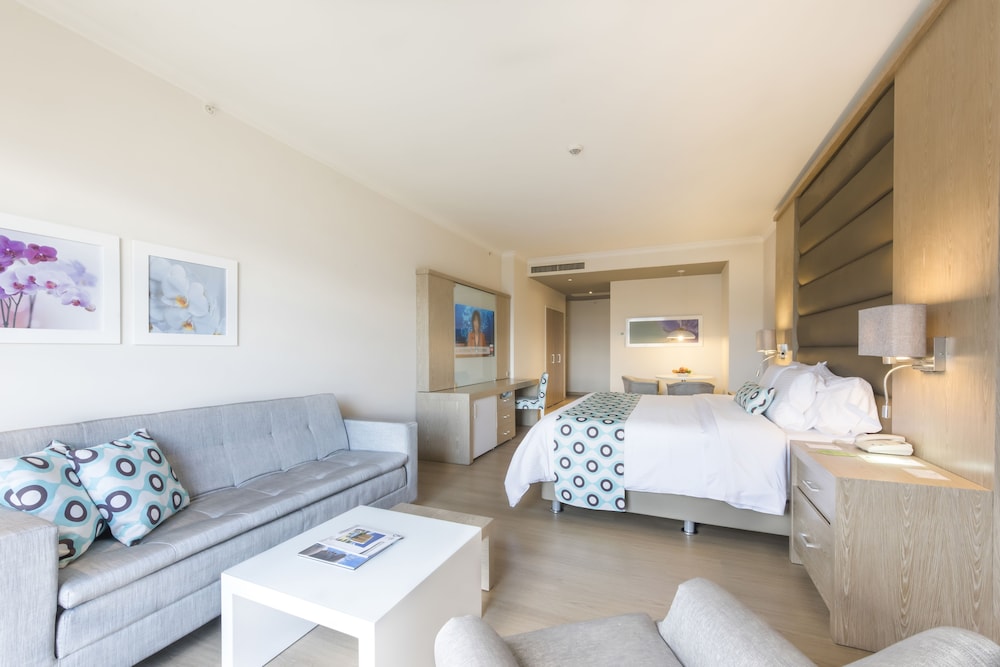 Junior Suite, 1 King Bed with Sofa bed