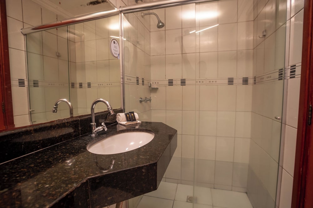 Standard Twin Room - Photo 23