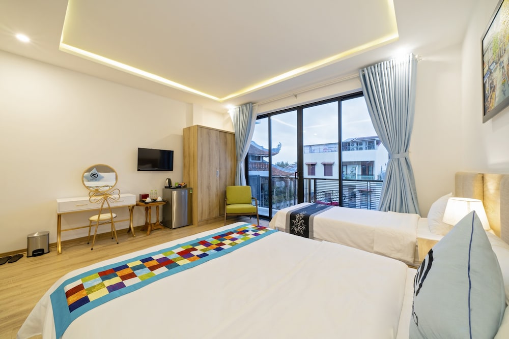 Deluxe Triple Room, Balcony - Photo 3