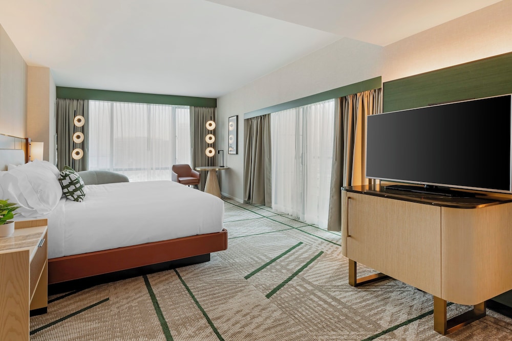 Junior Suite, 1 King Bed, City View - Photo 3