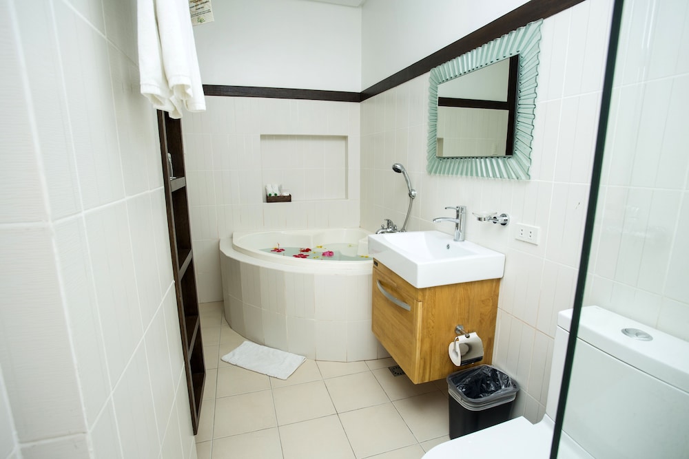 Suite - Photo 8