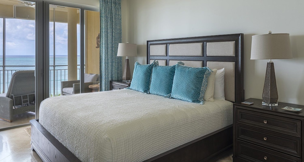3 Bedroom Oceanfront Suite photo 3