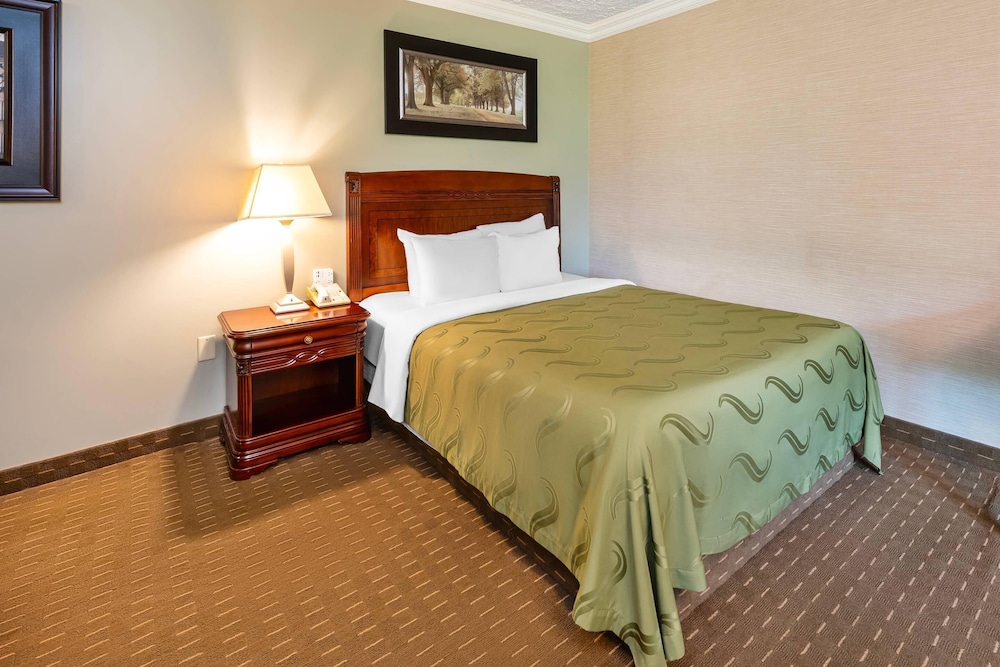 Studio, 1 Queen Bed, Non Smoking (Upgrade) - Photo 1