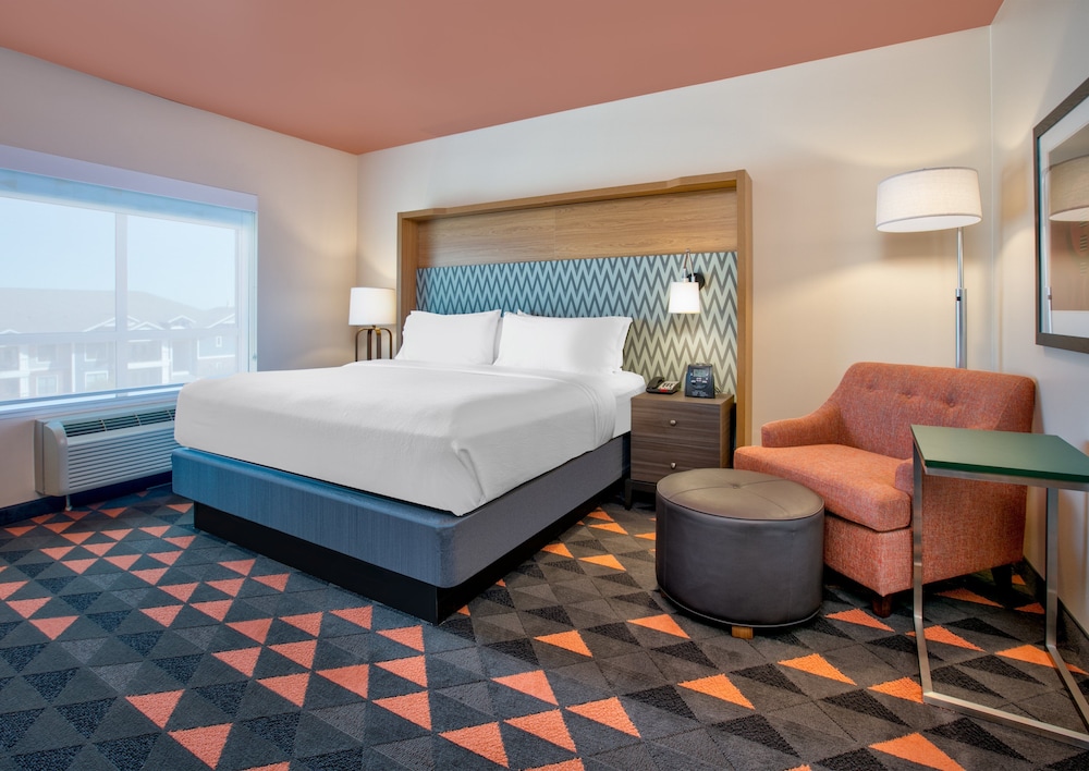 Standard Room, 1 King Bed, Accessible (Transfer Shower) - Photo 1