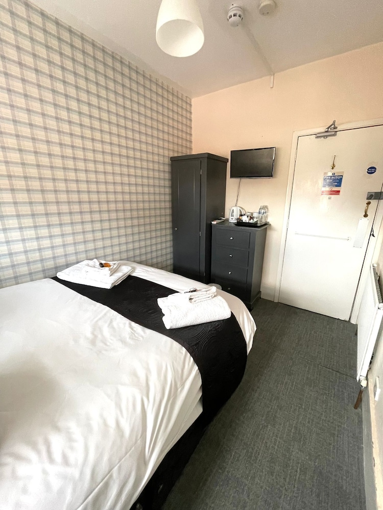 Double Room, Ensuite (Compact - Room 07) photo 2