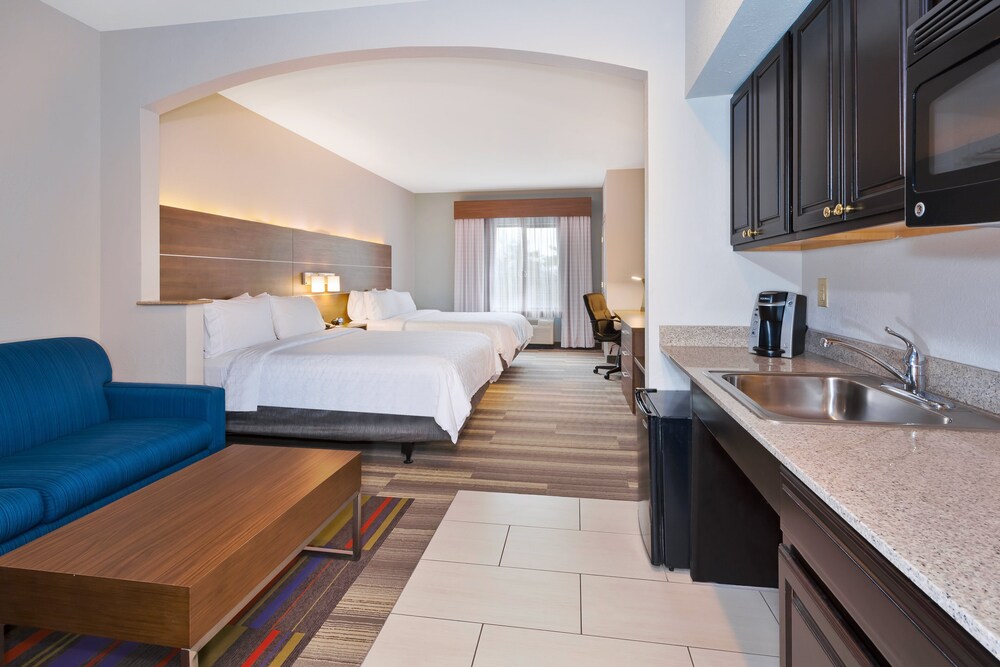 Suite, 2 Queen Beds, Accessible (Mobil Access Tub) - Photo 2