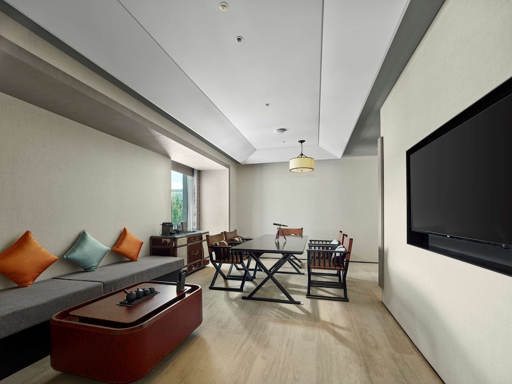 Family Room, Multiple Beds photo 3