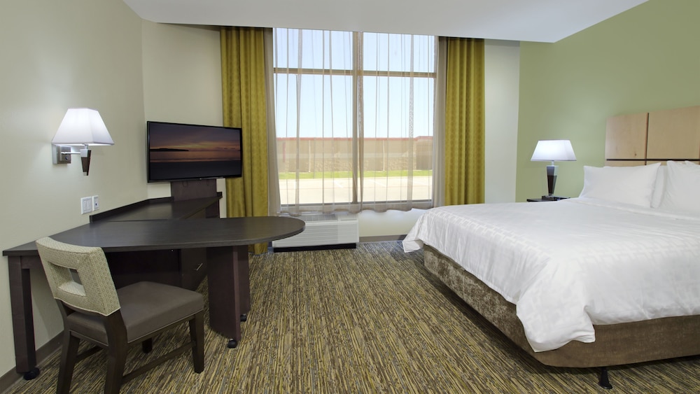 Studio Suite, 1 King Bed, Roll-in Shower (Comms Accessible. Roll-In Shower) photo 2