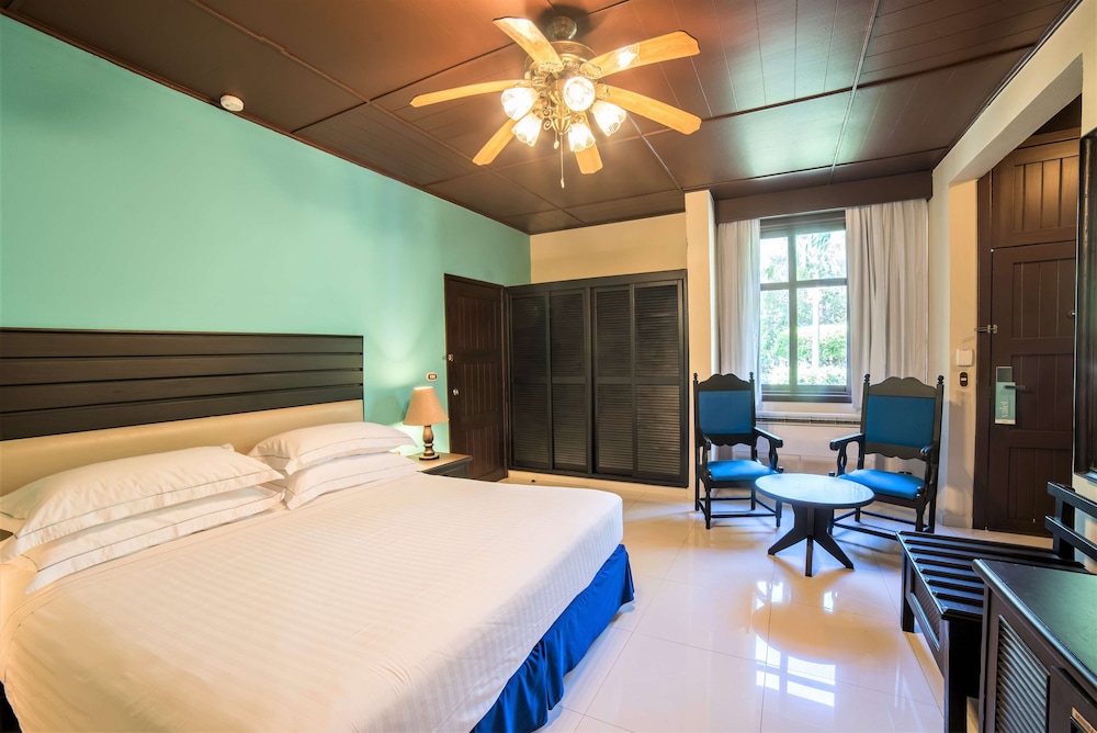 Superior Bungalow, Oceanfront photo 1