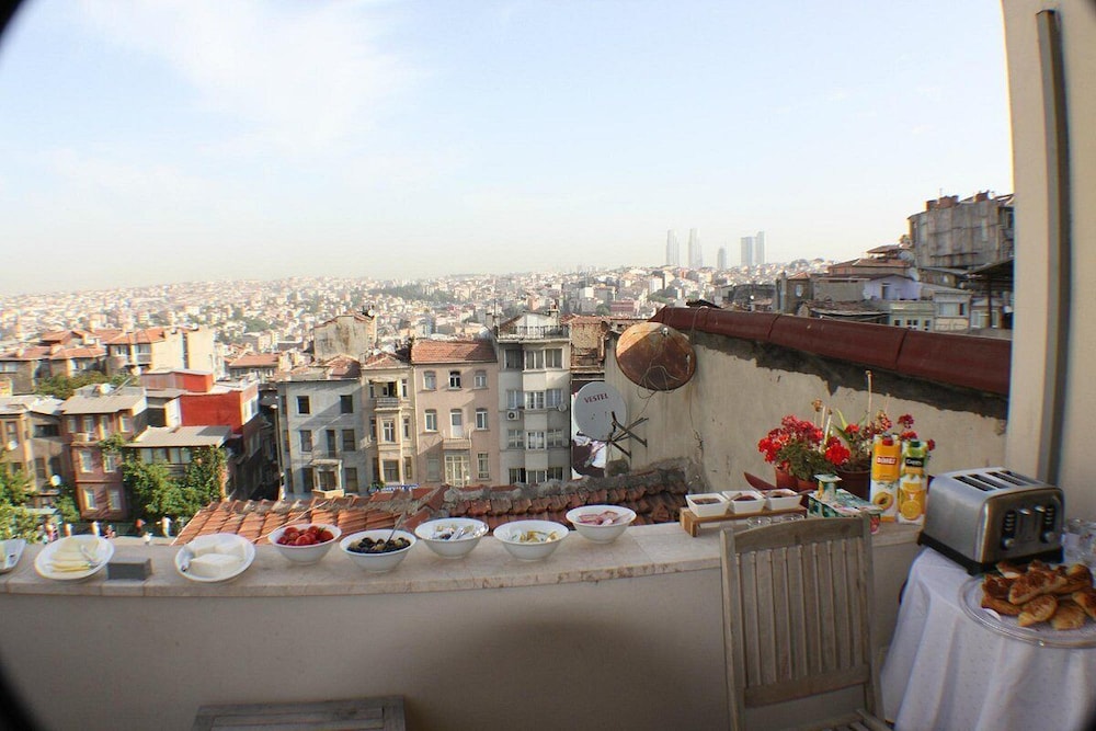 Basic Apartment, City View
