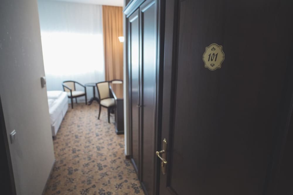 Standard Double or Twin Room photo 2