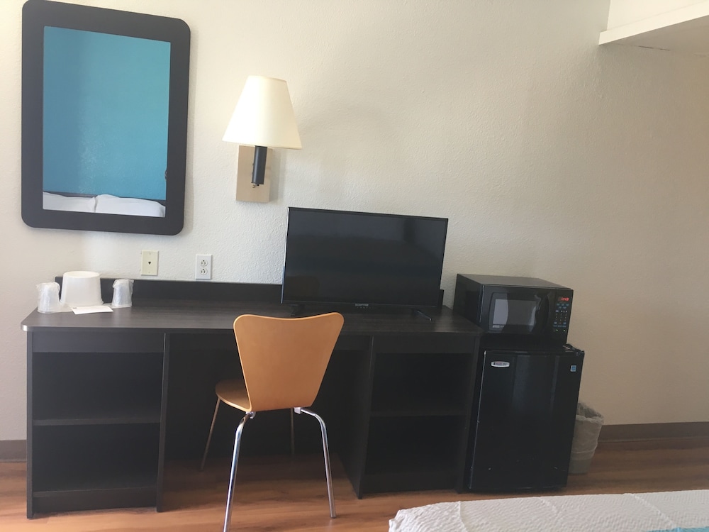 Standard Room, 2 Double Beds, Non Smoking, Refrigerator & Microwave photo 3