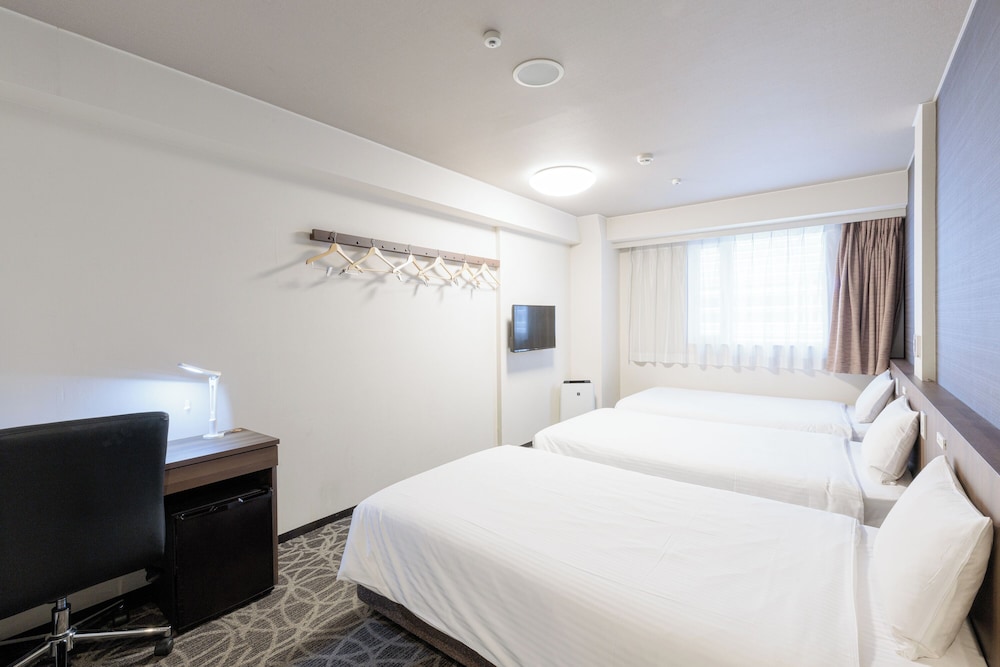 Economy Triple Room, 3 Twin Beds, Non Smoking (Smoking Preference can't be requested)