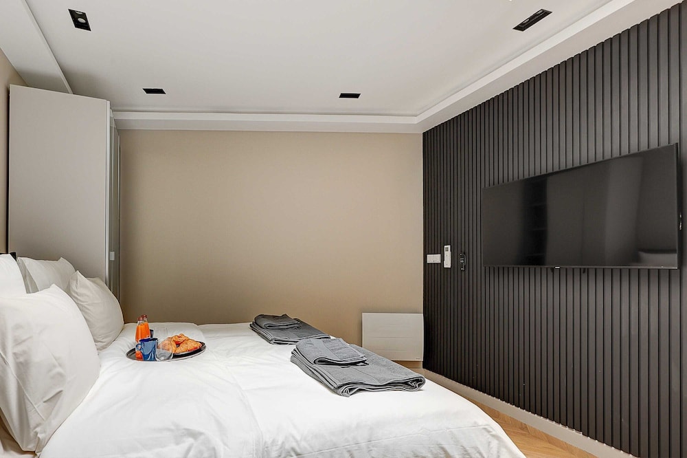 Apartment photo 2