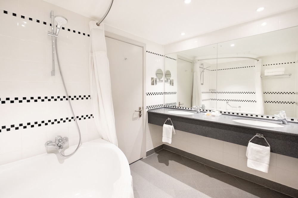 Suite, 1 Bedroom (Super) - Photo 10