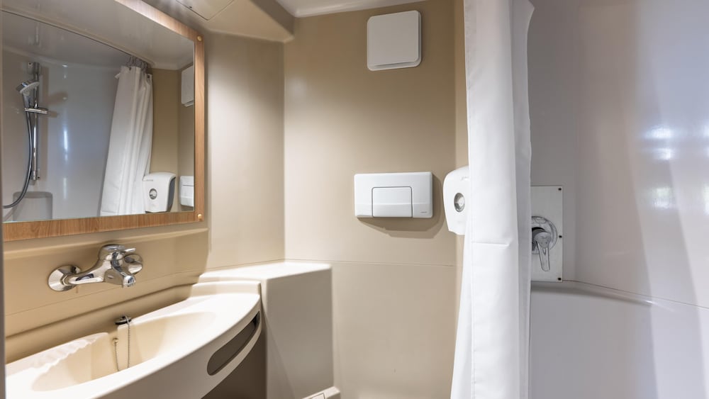 Standard Room, Multiple Beds photo 3