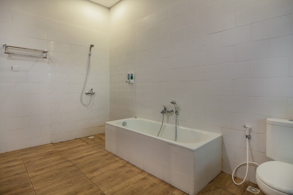 Deluxe Room with Garden View - Photo 4