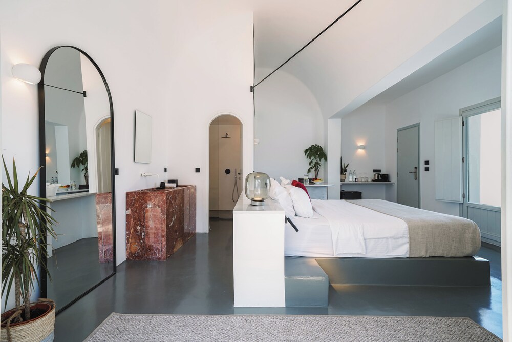 Honeymoon Suite - Photo 3