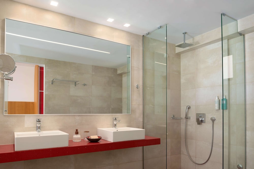 Diamond Suite Beachfront - Photo 22