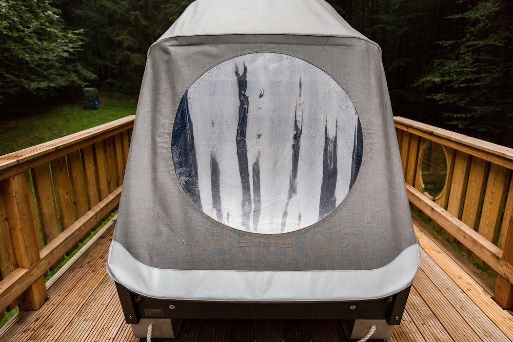 Romantic Tree House, 1 Double Bed photo 3