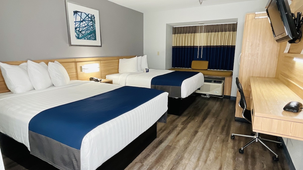 Room, 2 Queen Beds, Non Smoking - Photo 2